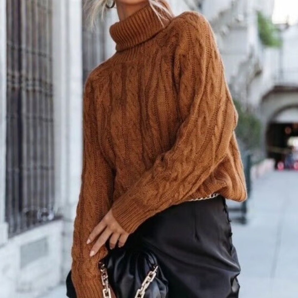 🍂 VICI Skylar Rose Cable Knit Cropped Turtleneck Sweater Size Large Cozy Caramel - Picture 2 of 8